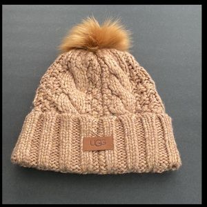 UGG KNIT CABLE WOMENS BEANIE
